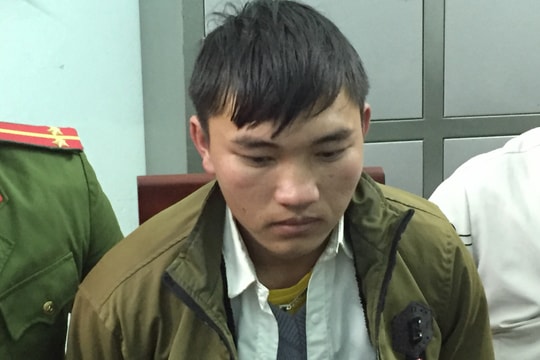 Bắt đối tượng giấu 2 bánh heroin trong áo khoác 