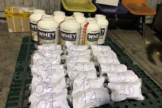 Giấu 5kg ma túy trong thực phẩm chức năng dành cho người tập gym