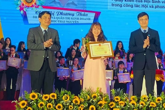 3 sinh viên Nghệ An được trao giải thưởng 'Sinh viên 5 tốt' và 'Sao Tháng Giêng' cấp Trung ương