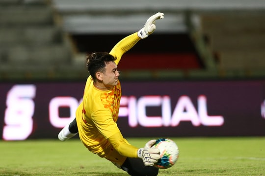 Đội bóng Nga giành giật Đặng Văn Lâm; Cầu thủ Brazil 24 tuổi qua đời vì ngưng tim khi thi đấu