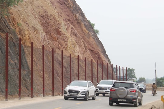 Đã hoàn thành việc phá hủy đá khối đá treo 'khủng' trên mái Rú Nguộc (Thanh Chương)