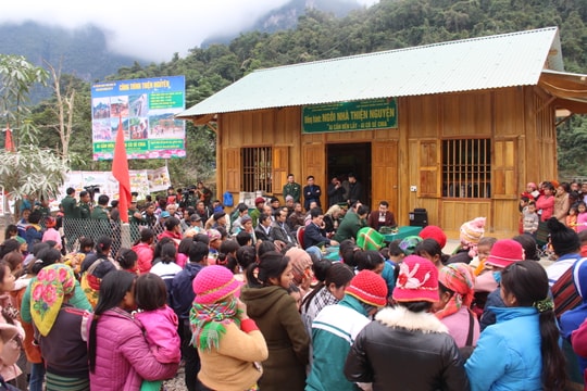 Ngôi nhà thiện nguyện 'ai cần đến lấy, ai có sẻ chia' trong giá rét ở biên giới Nghệ An