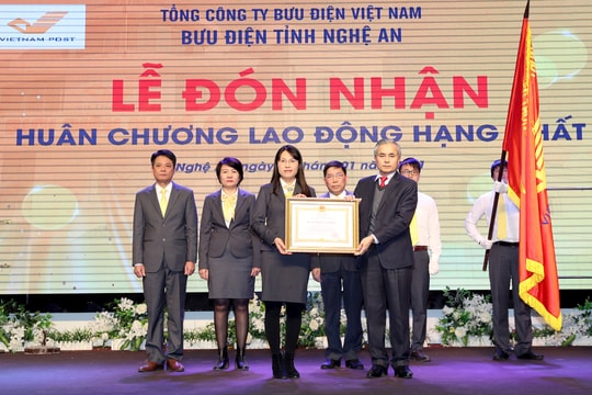 Bưu điện tỉnh Nghệ An đón nhận Huân chương Lao động hạng Nhất