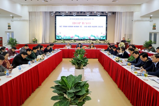 Tỉnh Nghệ An họp báo công bố tình hình kinh tế - xã hội năm 2020
