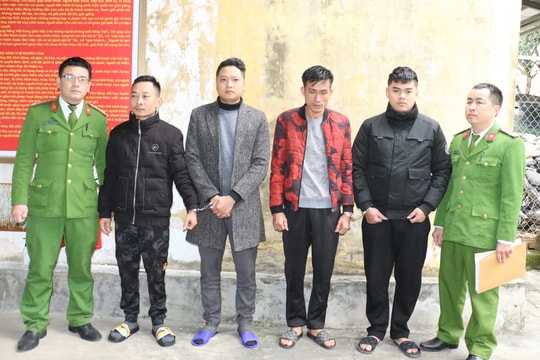 Bắt nhóm trộm xế hộp để vỉa hè do con nghiện có 4 tiền án cầm đầu 