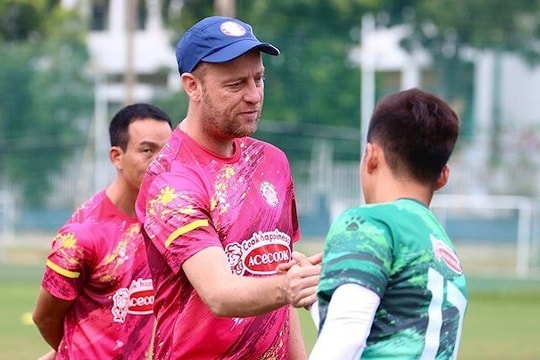 HLV nhận lương cao nhất V-League tiết lộ mục tiêu 'sốc';Tiền đạo Brazil lập hat-trick, Tottenham đại thắng '5 sao' tại FA Cup