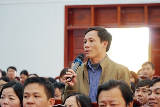 Giám đốc Sở Giáo dục và Đào tạo đối thoại với giáo viên, người lao động