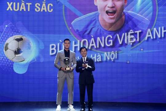 CLB Hà Nội thắng lớn tại các danh hiệu Quả bóng Vàng Việt Nam 2020