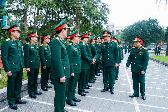 Phó Tổng tham mưu trưởng Quân đội nhân dân Việt Nam thăm lực lượng quân sự, biên phòng Nghệ An