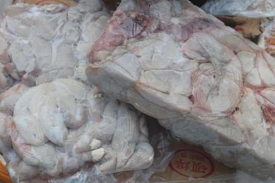 Xe tải đông lạnh chở  nội tạng bốc mùi hôi thối từ Bắc vào Nam ​