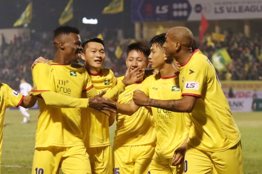 Phan Văn Đức giúp SLNA thoát thua ngày ra quân V.League 2021