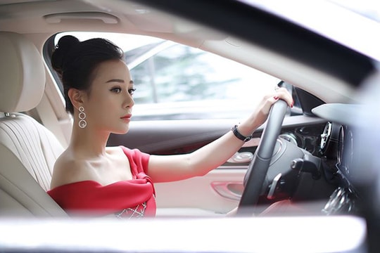 Tuổi 32, Phương Oanh 'Quỳnh búp bê' xinh đẹp, nổi tiếng và giàu có ra sao?