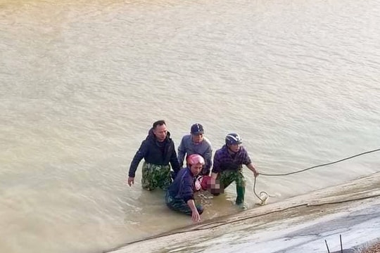 Tìm thấy thi thể bé trai bị đuối nước ở sông Đào