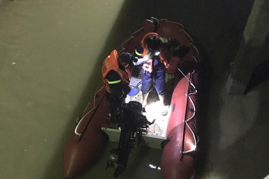 Một người phụ nữ nhảy cầu Bến Thủy tự vẫn