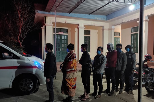  7 thanh niên băng rừng vượt biên nhập cảnh trái phép trong đêm tối