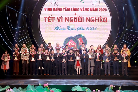 Trang trọng chương trình Vinh danh tấm lòng vàng vì cộng đồng và Tết vì người nghèo Xuân Tân Sửu