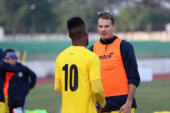 Sông Lam Nghệ An mang 4 ngoại binh vào Pleiku ‘thách đấu’ HAGL