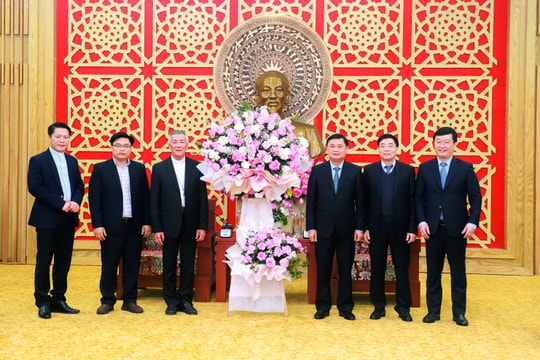 Tòa Giám mục Giáo phận Vinh thăm, chúc Tết Tỉnh ủy, HĐND, UBND, Ủy ban Mặt trận Tổ quốc tỉnh