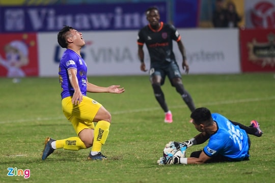 Chu Đình Nghiêm lo CLB Hà Nội không vào được top 6; Văn Quyết trở thành vận động viên xuất sắc nhất