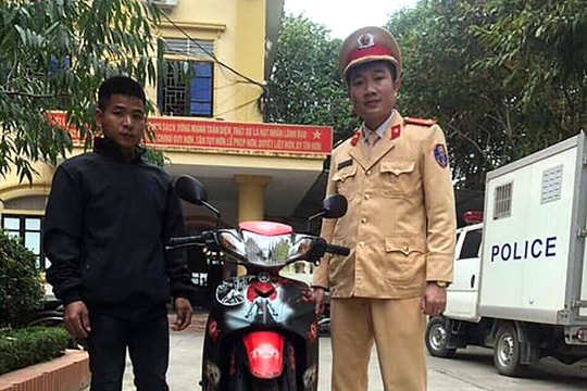 Nhận lại xe máy sau 2 năm bị kẻ gian lấy cắp  ​