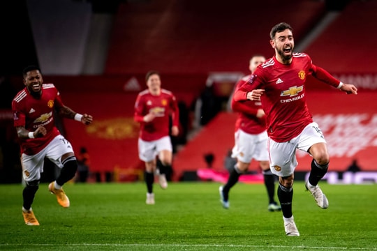 Thi đấu thất vọng trước Thanh Hóa, HLV Trương Việt Hoàng nói gì? M.U ‘đá văng’ Liverpool khỏi FA Cup