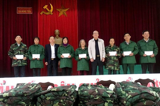 Trao gần 500 triệu đồng quà Tết cho gia đình thân nhân liệt sỹ, người có hoàn cảnh khó khăn