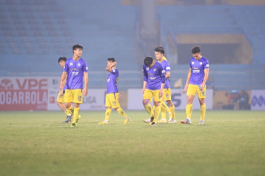 Vòng 2 V.League 2021: Trật tự đảo lộn 