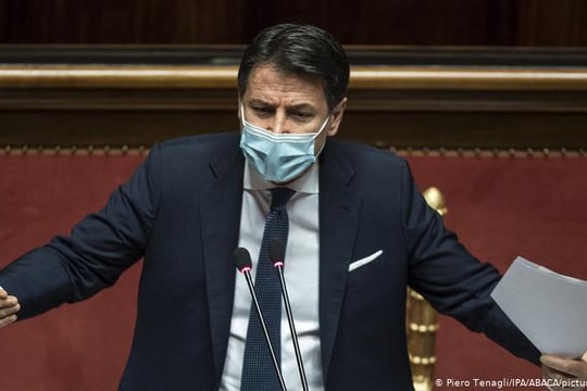 'Canh bạc' của nhà lãnh đạo Italy
