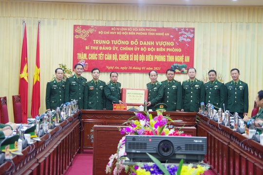Chính ủy Bộ đội Biên phòng thăm, chúc Tết tại Nghệ An