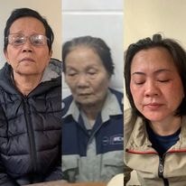 Ba phụ nữ từ miền Nam hành nghề 'hai ngón' tại các chợ ở TP Vinh