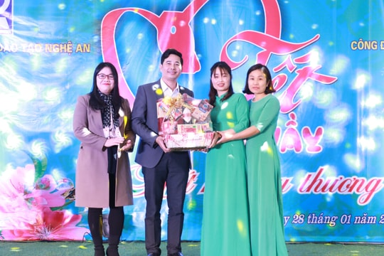 Ngành Giáo dục và Đào tạo tổ chức 'Tết sum vầy' với các giáo viên ngoài công lập