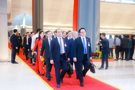 Ngày làm việc thứ tư Đại hội XIII: Thảo luận Văn kiện, báo cáo công tác nhân sự BCH Trung ương