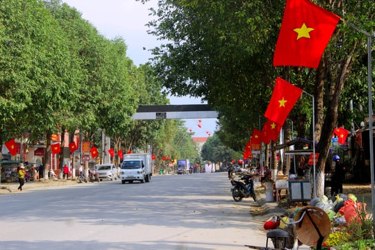 Phố núi Quế Phong (Nghệ An) vắng bóng đào Tết