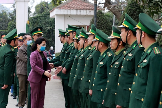 Đồng chí Nguyễn Thị Kim Chi thăm, chúc Tết các đơn vị trên địa bàn thị xã Cửa Lò