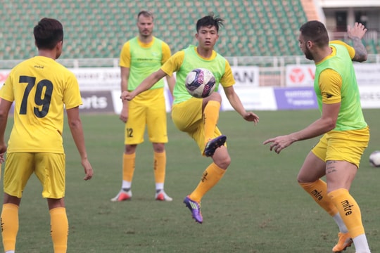 SLNA tập sân Thống Nhất, trận gặp Sài Gòn diễn ra bình thường