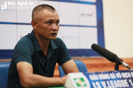 HLV Ngô Quang Trường: 'SLNA chưa có đủ thời gian để gắn kết'