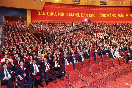 Thông qua Nghị quyết Đại hội đại biểu toàn quốc lần thứ XIII của Đảng