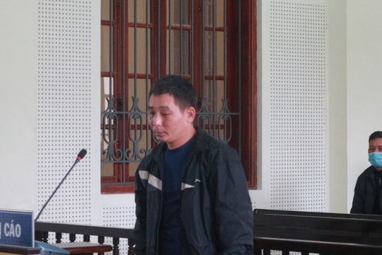 Nghịch tử chém chết mẹ đẻ rồi tự đâm vào bụng để tự sát