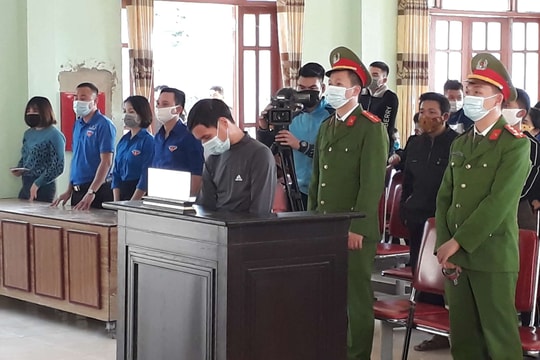 Mua pháo về cất giấu ở chuồng trâu, bị cáo có 1 tiền án về tàng trữ hàng cấm lĩnh án tù