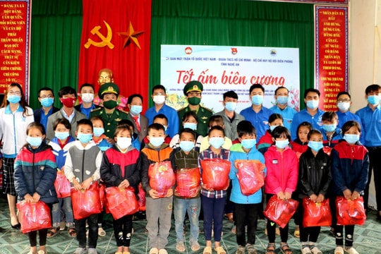 Tỉnh đoàn tổ chức “Tết ấm biên cương” tại huyện Kỳ Sơn