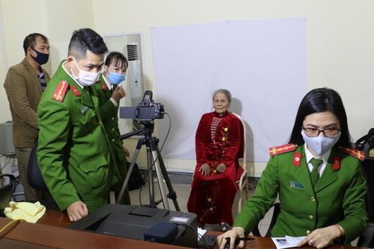 Thành phố Vinh triển khai cấp thẻ căn cước gắn chip điện tử cho công dân