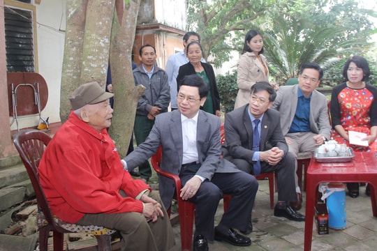 Đồng chí Nguyễn Xuân Sơn chúc Tết các cơ quan, đơn vị và cá nhân tại huyện Nam Đàn