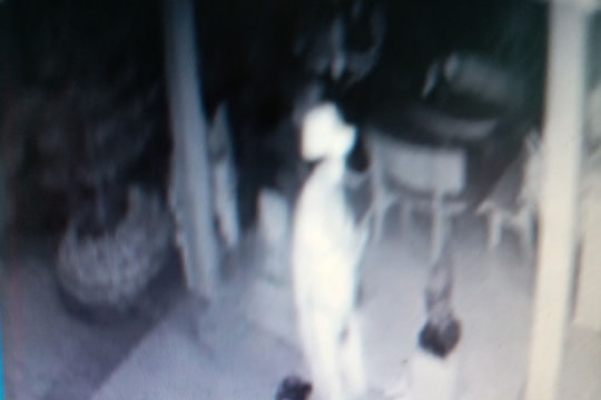 Trần truồng đột nhập vào nhà nguyên Trưởng phòng Giáo dục huyện