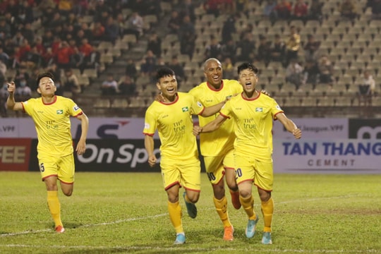 BLV Quang Huy: ‘SLNA ngày càng khó trụ hạng’