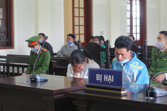 Nước mắt muộn màng của nghịch tử vung dao giết mẹ