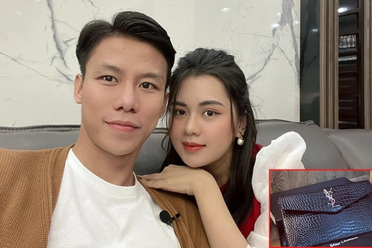Quế Ngọc Hải tặng vợ túi xách hàng hiệu
