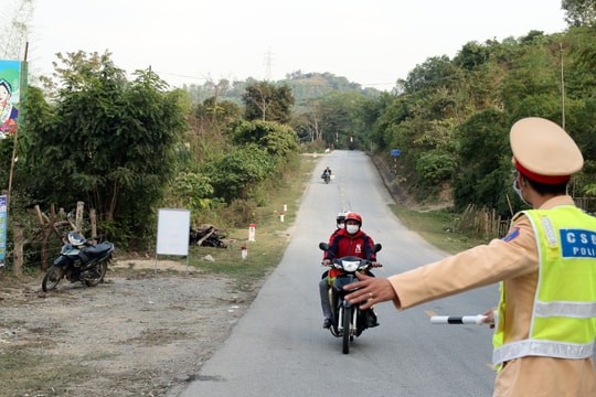 Huyện vùng cao Nghệ An lập chốt kiểm soát để phòng dịch Covid-19