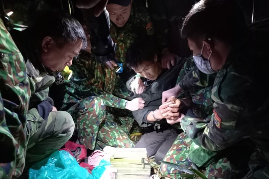 Bắt đối tượng vận chuyển 8 bánh heroin từ Lào về Nghệ An