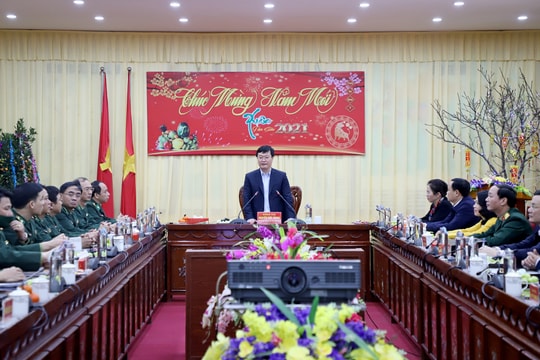 Chủ tịch UBND tỉnh Nguyễn Đức Trung chúc Tết các tổ chốt phòng, chống dịch Covid-19 