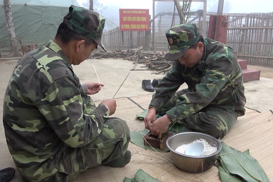 Tết sớm của những người lính quân hàm xanh trên điểm chốt vùng biên